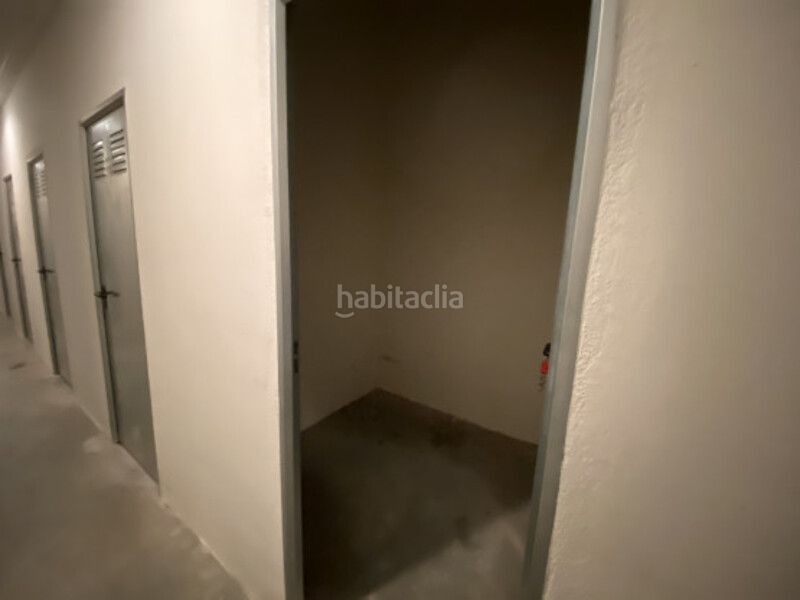 Foto f6aa29e7-a4cb-436c-9dea-2ca7735d7dba. Aparcament cotxe a Xove