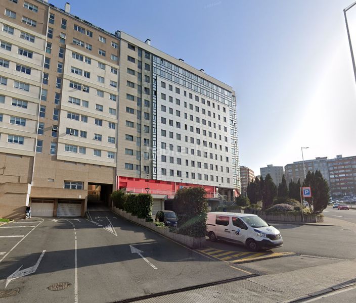 Foto 6bf288ea-7379-4153-adcb-820df4ff404c. Aparcament cotxe a Eirís Coruña (A)