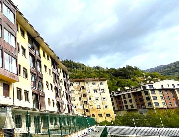 Foto 466b99d3-b24f-4e3d-8709-487caf6cfe2b. Edificio en Aller