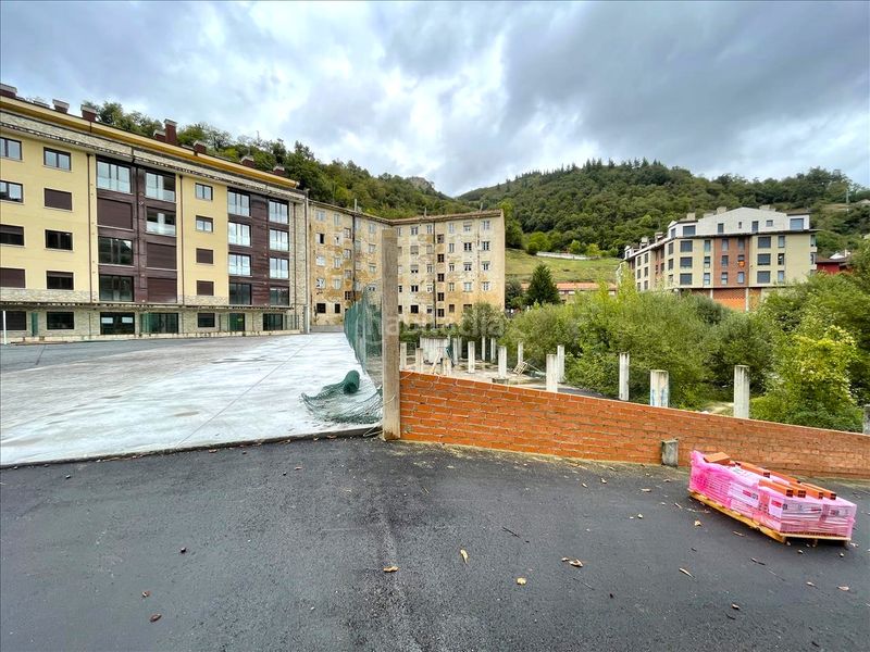 Foto e412368d-bd37-4728-9444-1b9a62c354f1. Edificio en Aller
