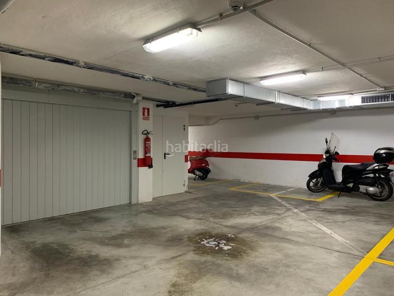 Foto f95dc324-15de-4bf7-8c00-7bdf3fbe3f29. Autoparkplatz in Los Remedios Sevilla