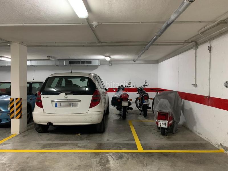 Foto eca288a8-312b-4ea7-bf51-11597025fbda. Parking voiture dans Los Remedios Sevilla