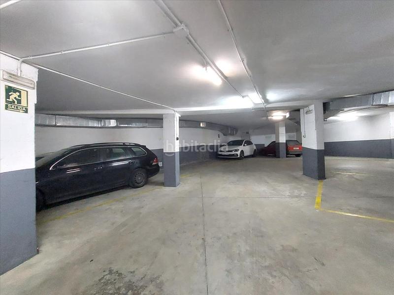 Foto d1fa5c55-c203-49ae-a94f-1db628242b53. Parking coche en Barbadás