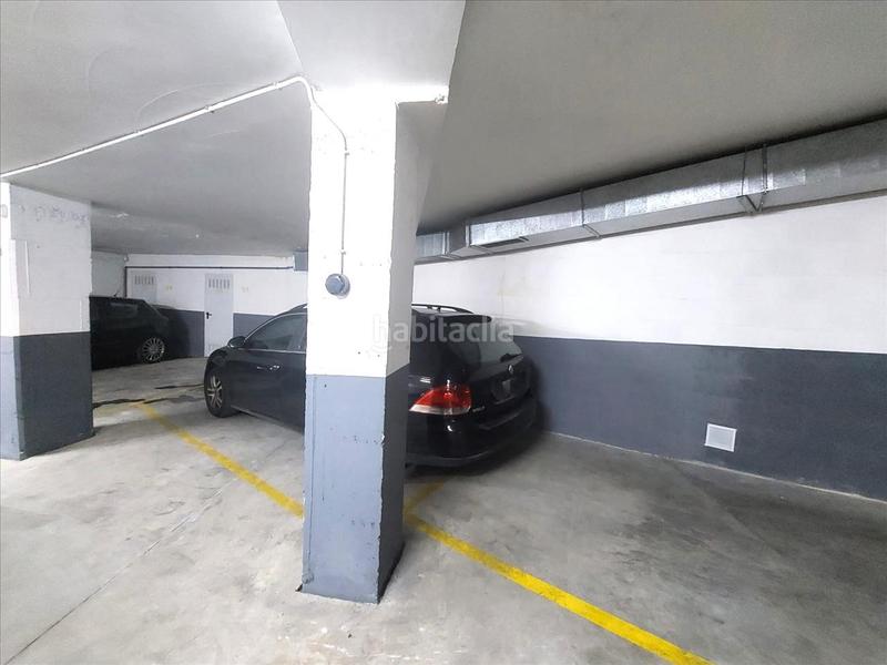 Foto eda56b3a-e66b-4cc2-97de-e0df622c565e. Parking coche en Barbadás