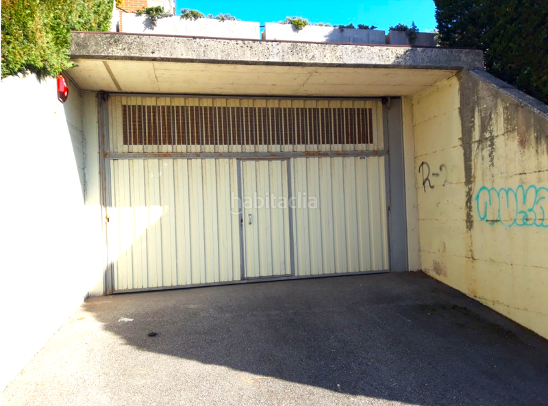 Foto 2cc6980f-d464-4699-8002-feff8ff6cd08. Parking coche en La Pereda Santander