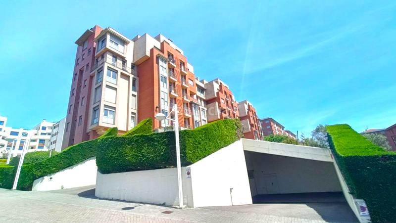 Foto a72bd91f-7467-4517-a1fc-69cf93b3ab0d. Parking coche en La Pereda Santander
