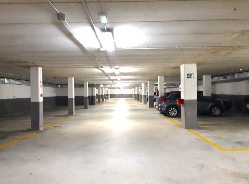 Foto c95d59e2-35ab-4c2a-8660-a4be2c5615eb. Parking coche en La Pereda Santander