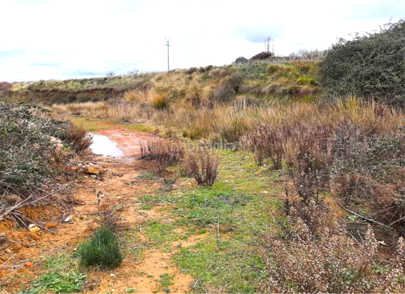 Foto ea0f8a73-8d90-4e36-adac-789a853fe682. Terreny residencial a Lardero