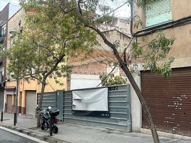 Foto c3088bc7-aec8-4882-be81-293c95f58d68. Residential plot in Sistrells Badalona