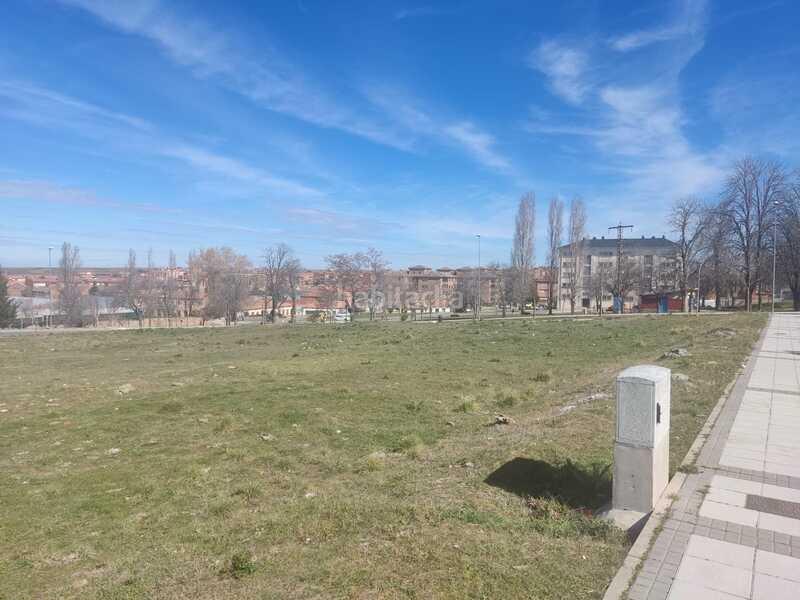 Foto 0eaf89fb-0f37-4b64-b6cf-eda8bcac9d76. Terrain résidentiel dans Sector Plaza de Toros Segovia
