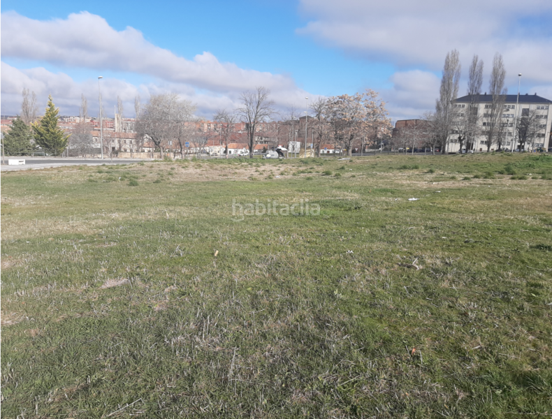 Foto b3736a7a-00fe-46ea-9245-4a314baaa262. Terrain résidentiel dans Sector Plaza de Toros Segovia