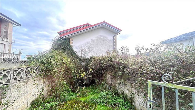 Foto 2900c8eb-9d55-4f2f-acdd-b8f4e524ea0f. Casa amb aparcament a Arnuero