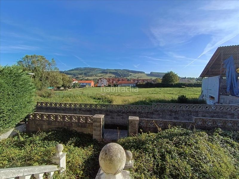 Foto ad9f3768-9527-4f10-a6f5-f7aa5d0ccd0a. Casa amb aparcament a Arnuero