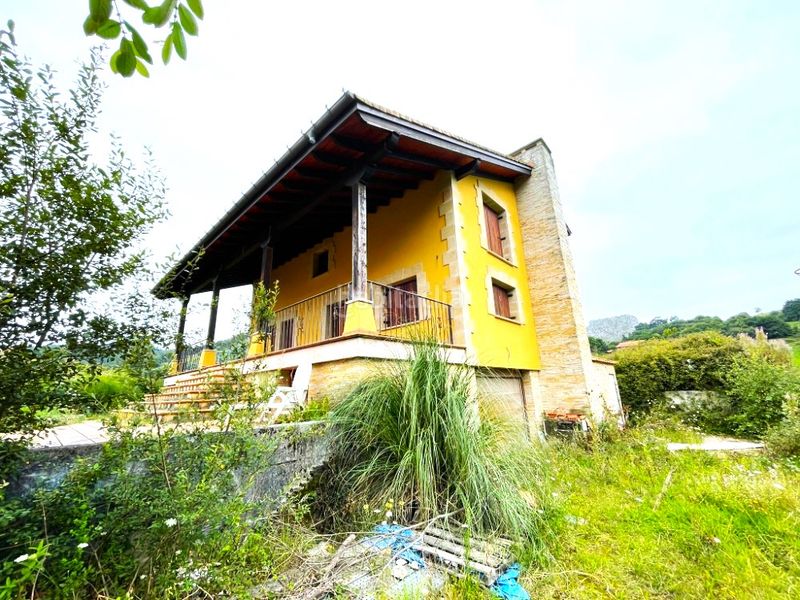 Foto 708b64fb-b8d2-4597-a2e5-8de1a66fd90a. Haus mit parking in Liendo