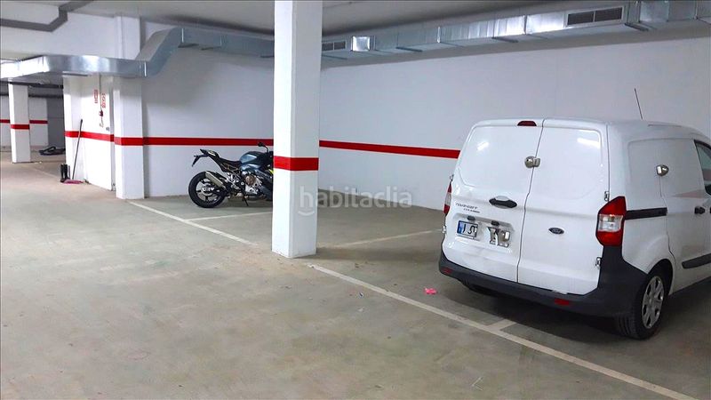 Foto 223dee14-f8bb-4c38-a1da-84df43fe9409. Aparcament cotxe a Carral