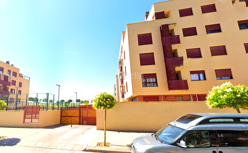 Foto 2d5a4630-c1da-4b9d-ae3c-adda50a8d4af. Parking voiture dans Portillejo - Valdegastea Logroño