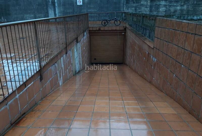 Foto fa2a4634-381d-4b31-accd-0988ee38789c. Aparcament cotxe a Monte Porreiro Pontevedra