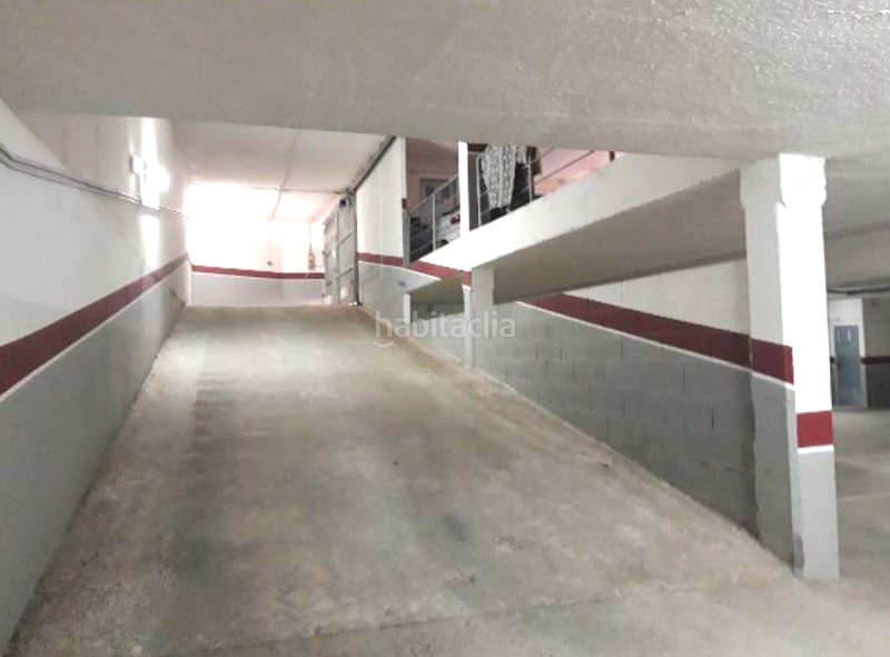 Foto c98979df-5339-4fd8-9a79-88bf2f14ddc8. Aparcament cotxe a Aller