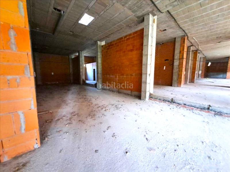 Foto 00ba58e3-d1ee-42ca-a143-74b8a4ec753b. Local comercial a Flores de Sil - La Placa Ponferrada