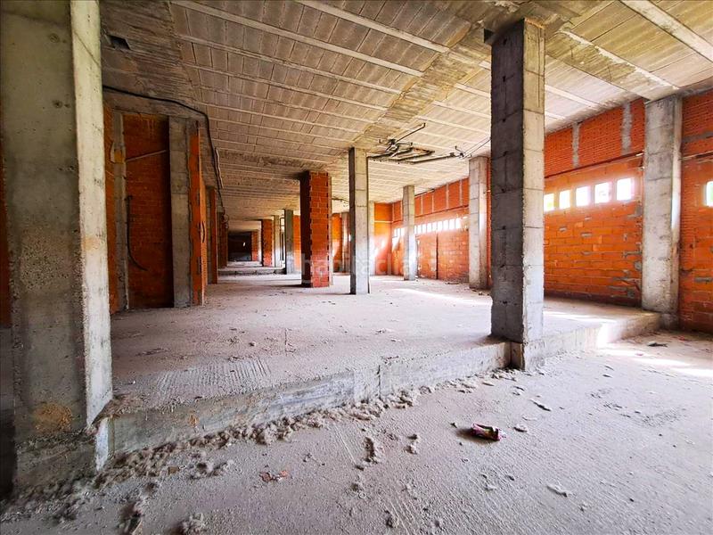 Foto 3903dc3f-10bc-4fb0-ab5f-87b1d0cde8b0. Local comercial a Flores de Sil - La Placa Ponferrada