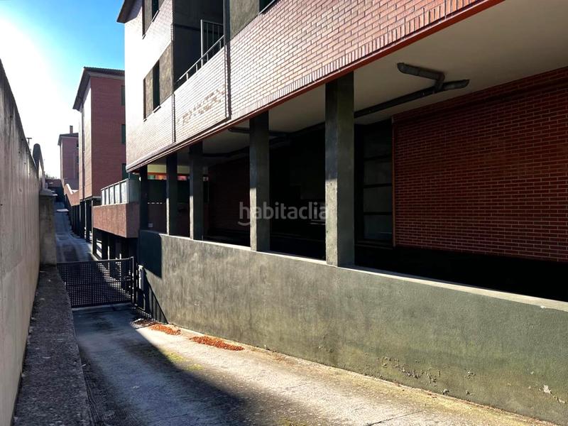 Foto 288b3ecc-cd7c-495a-9512-7ddd2ab7e952. Aparcament cotxe a Lastrilla (La)