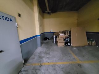 Aparcament cotxe a INDUSTRIALS