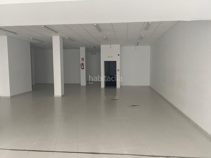 Foto 80fb97f4-8fec-42dd-bf84-b3dbeeb0b5ee. Locale commerciale in Burela