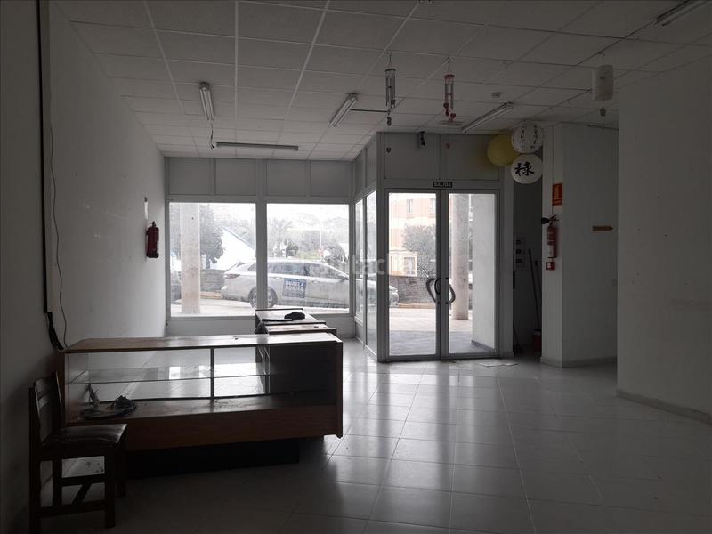 Foto c476418d-2800-49cf-ad70-6d6e7512f3f0. Locale commerciale in Burela