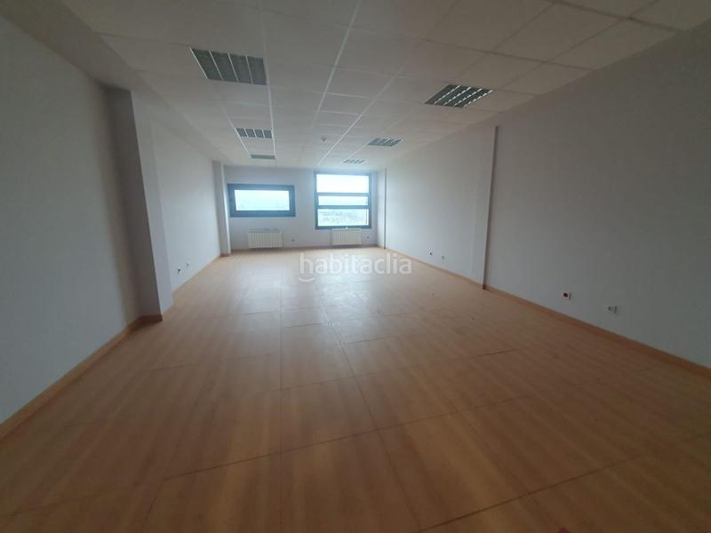 Foto cb336928-79b1-4e53-8460-e4e340a14667. Oficina a Llanera
