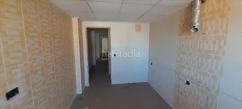 Foto ff68bce0-dbae-4907-9754-fc5209ac6086. Pis amb aparcament a Pobla Llarga (la)