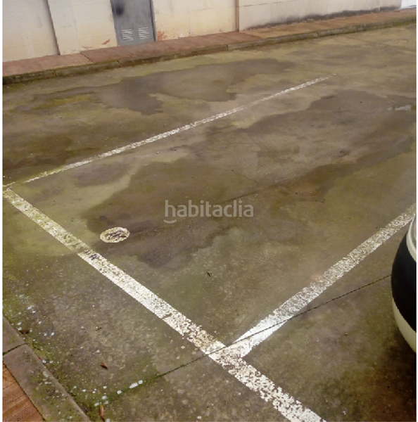 Foto 7b8a19c7-da83-4bf4-882d-e8fd8b55008c. Aparcament cotxe a Nájera