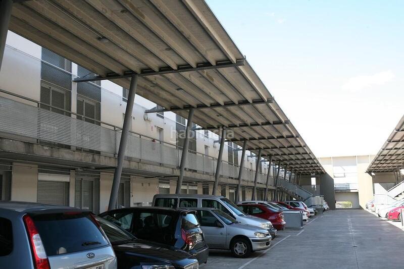 Foto cb82a47a-a988-42b1-8785-4eb2f3383320. Autoparkplatz in Loeches