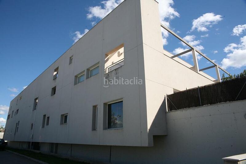 Foto ec41447d-2eba-45e0-b74b-593d1e852a80. Autoparkplatz in Loeches