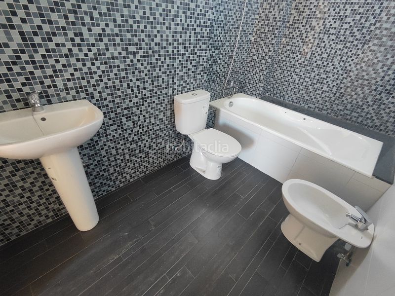 Foto f3f1caa0-032a-43bc-a537-25e79080645b. Casa amb aparcament a Olèrdola