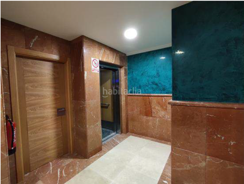 Foto ca6db4f9-7079-456e-a98f-c7484bcda16b. Aparcament cotxe a Paradai Lugo