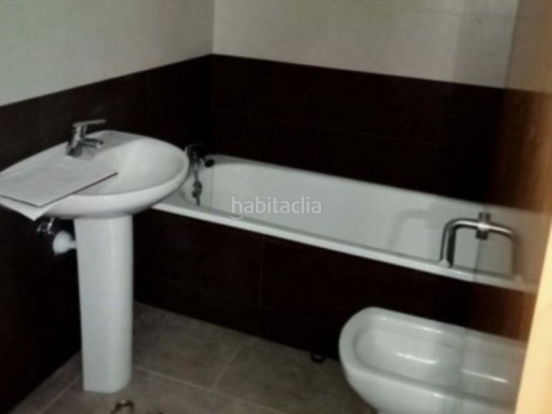 Foto a3aa266d-85cf-43cc-a431-e1bcdd43b204. Oficina a Bràfim