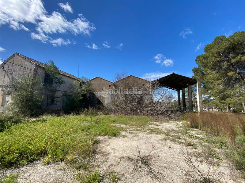 Foto fae9ae14-aff8-448f-832b-a3d896bb8236. Edifici a El Pilar Ontinyent