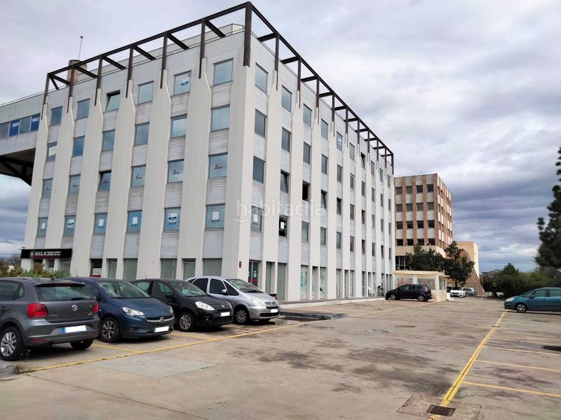 Foto b18fc498-a981-4253-bd54-c07e2cdd02db. Aparcament cotxe a Urbadiez - Entrepuentes Sevilla