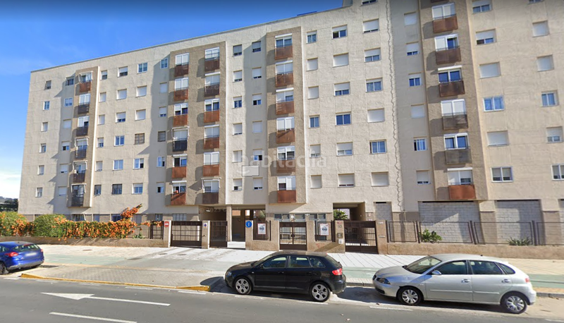 Foto b4e16f0b-eb31-4aff-85da-ae3146160698. Aparcament cotxe a Feria Sevilla