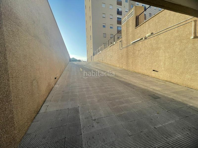 Foto d0da7276-3186-4785-b5aa-826803889e4b. Aparcament cotxe a Feria Sevilla