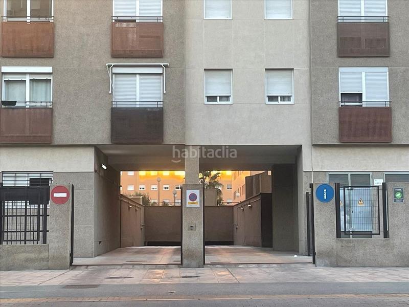 Foto 520681f5-3922-47a4-b798-8ae927a304c4. Parking voiture dans Feria Sevilla