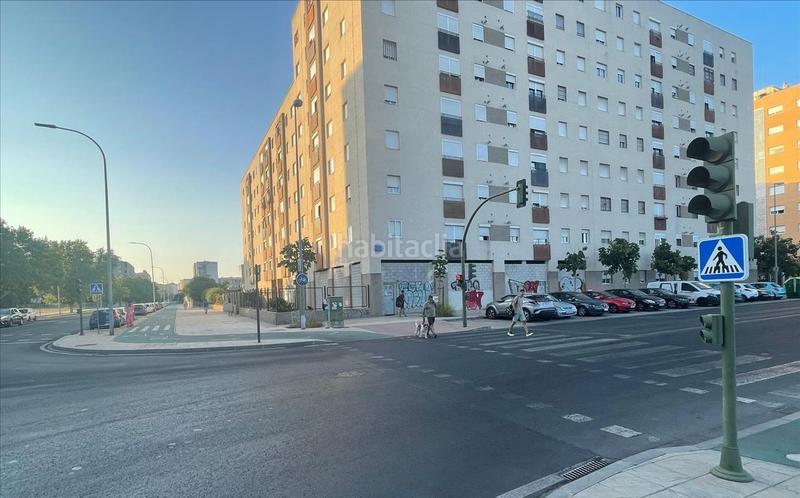 Foto 5345696b-4d55-4f39-8f26-de9b7780c461. Parking voiture dans Feria Sevilla