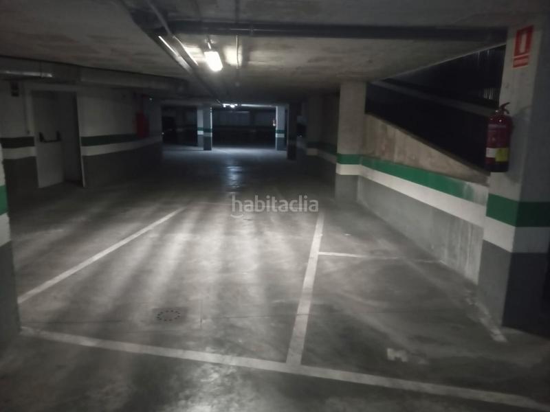 Foto e1ddd48a-4df8-443d-a7f3-9a99001fbf0c. Aparcament cotxe a Barrio del Nervión Sevilla