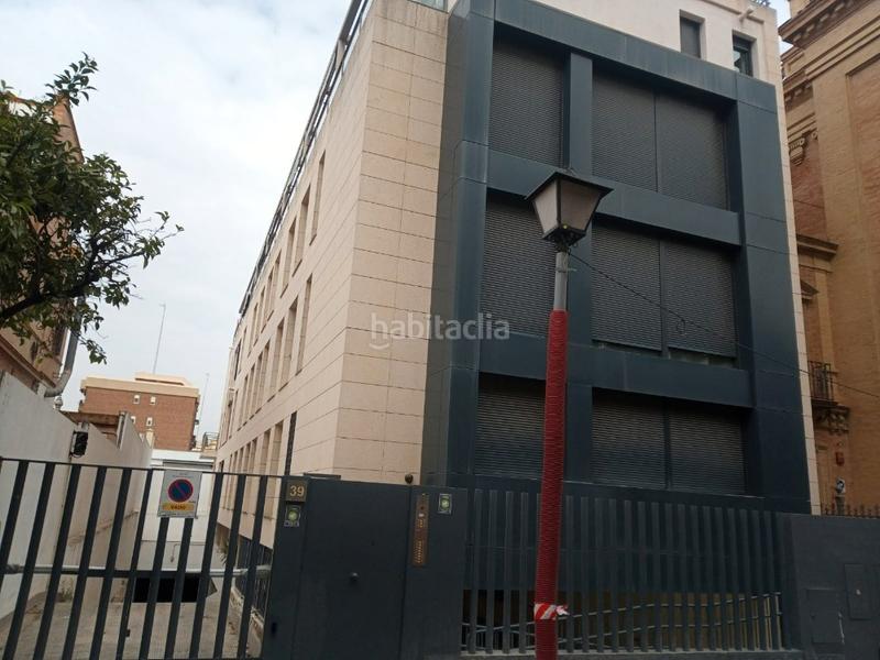 Foto e357bac6-49e3-4d16-a556-2d50a08c082f. Aparcament cotxe a Barrio del Nervión Sevilla