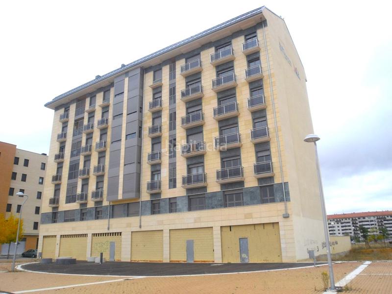 Foto 1843a45e-98d1-48db-b291-4bee566139c6. Parking coche en La Lastra León