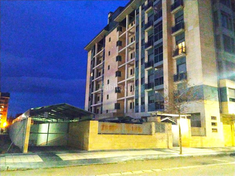 Foto 5d62a52f-8cee-46b9-b9ec-0aaa7c65841f. Parking coche en La Lastra León