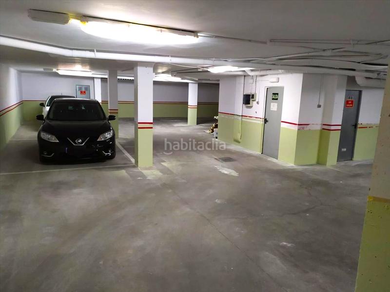 Foto d6e81b43-6bdd-42b2-8db2-786239b23d00. Parking coche en La Lastra León