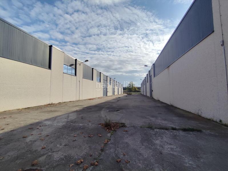 Foto b15f43d7-e27a-42d4-88a2-9010b97a9eb7. Fabrikhalle in Hormilla