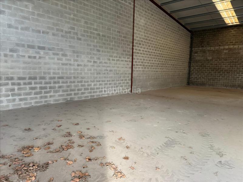 Foto f020fe2a-e4d5-4b8c-931c-2d632e93d659. Fabrikhalle in Hormilla