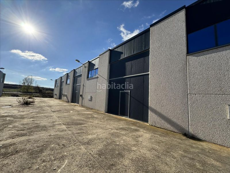 Foto c498e89c-bb8e-43b2-9e5b-95a3ab106150. Industrial building in Hormilla